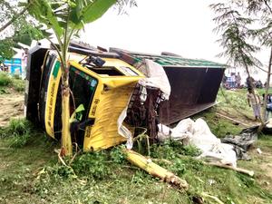 BANGLADESH-TANGAIL-CAMION-ACCIDENTE