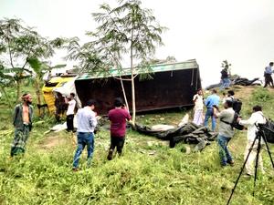 BANGLADESH-TANGAIL-CAMION-ACCIDENTE