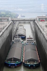 CHINA-HUBEI-YICHANG-PRESA DE LAS TRES GARGANTAS-23 AÑOS-RENDIMIENTO DE CARGA