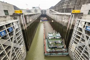 CHINA-HUBEI-YICHANG-PRESA DE LAS TRES GARGANTAS-23 AÑOS-RENDIMIENTO DE CARGA