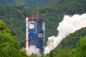 CHINA-SICHUAN-XICHANG-SATELITES PARA EXPERIMENTACION-LANZAMIENTO