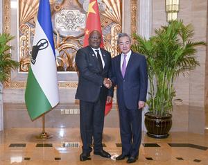 CHINA-SHANGHAI-WANG YI-MINISTRO DE ASUNTOS EXTERIORES DE LESOTO-REUNION