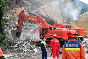 CHINA-CHONGQING-PENGSHUI-DERRUMBE DE MONTAÑA-RESCATE