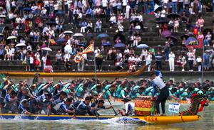 CHINA-GUIZHOU-ZHENYUAN-FESTIVAL DEL BOTE DEL DRAGON-CELEBRACIONES-CARRERA DE BOTES