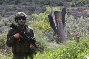 MEDIO ORIENTE-CISJORDANIA-SALFIT-RESTOS DE UN MISIL