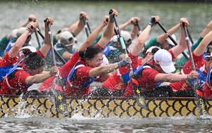 CHINA-HAINAN-SANYA-JUEGOS ASIATICOS DE PLAYA-BOTES DEL DRAGON-BOTES PEQUEÑOS-CARRERA DE 200M EN LINEA RECTA FEMENINA