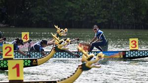 CHINA-HAINAN-SANYA-JUEGOS ASIATICOS DE PLAYA-BOTES DEL DRAGON-BOTES PEQUEÑOS-CARRERA DE 200M EN LINEA RECTA FEMENINA