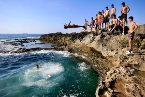 LIBANO-SIDON-ISLA ZIREH-VIDA COTDIANA-OLA DE CALOR