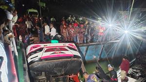 BANGLADESH-RAJBARI-AUTOBUS-ACCIDENTE