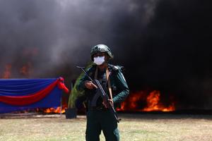 CAMBOYA-KANDAL-DROGAS-CEREMONIA DE QUEMA