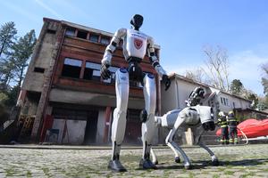 CROACIA-ZAGREB-UNITREE-PERRO ROBOTICO