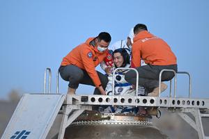 CHINA-JIUQUAN-SHENZHOU-22-ATERRIZAJE