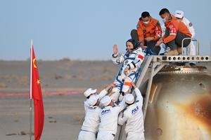 CHINA-JIUQUAN-SHENZHOU-22-ATERRIZAJE