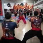 ARGENTINA-HAEDO-DANZA DEL LEON SOBRE POSTES