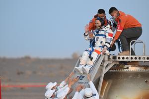CHINA-JIUQUAN-SHENZHOU-22-ATERRIZAJE