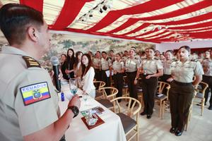 ECUADOR-QUITO-CHINA-POLICIA NACIONAL-IDIOMA CHINO