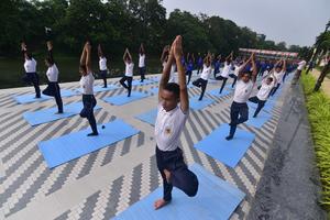 INDIA-ASSAM-NAGAON-DIA INTERNACIONAL DEL YOGA