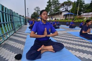 INDIA-ASSAM-NAGAON-DIA INTERNACIONAL DEL YOGA