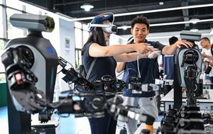 CHINA-JIANGSU-WUXI-ROBOTS CON INTELIGENCIA CORPORIZADA