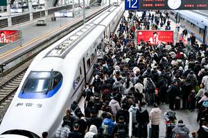 CHINA-VACACIONES POR EL AÑO NUEVO CHINO-FERROCARRIL-121 MILLONES DE VIAJES DE PASAJEROS