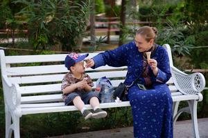 TURKMENISTAN-ASJABAT-REFRESCANDOSE EN MEDIO DE UNA OLA DE CALOR