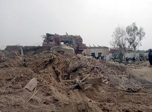 PAKISTAN-PROVINCIA DE KHYBER PAKHTUNKHWA-PUESTO DE SEGURIDAD-ATENTADO SUICIDA CON BOMBA
