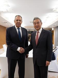 KIRGUISTAN-CHOLPON-ATA-MINISTRO DE RELACIONES EXTERIORES CHINO-MINISTRO DE RELACIONES EXTERIORES RUSO-REUNION