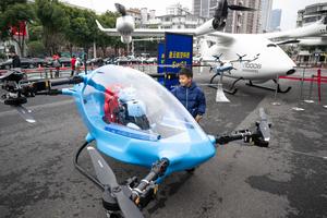 CHINA-HUBEI-WUHAN-AERONAVES EVTOL-ROBOTS
