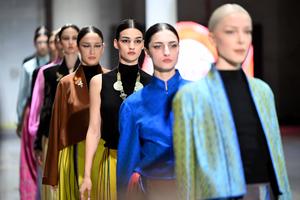 MACEDONIA DEL NORTE-SKOPIE-MODA-GALA "NOCHE DE CHINA"