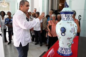 CUBA-HABANA-PORCELANA-EXPOSICION