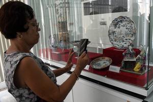 CUBA-HABANA-PORCELANA-EXPOSICION
