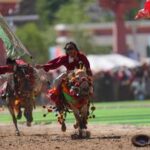 CHINA-QINGHAI-YUSHU-FESTIVAL DE CARRERAS DE CABALLOS