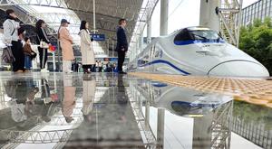 CHINA-VACACIONES DEL PRIMERO DE MAYO-FERROCARRIL-VIAJES