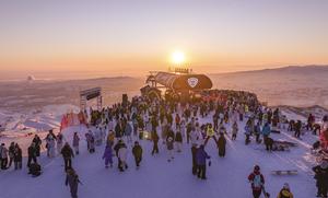 CHINA-XINJIANG-ALTAY-ESTACION DE ESQUI-POPULARIDAD