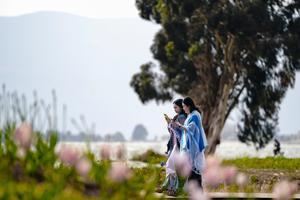 CHINA-YUNNAN-KUNMING-LAGO DIANCHI-TURISMO