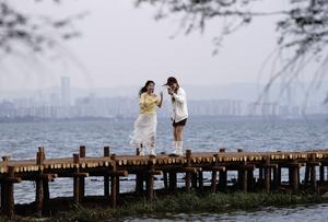 CHINA-YUNNAN-KUNMING-LAGO DIANCHI-TURISMO