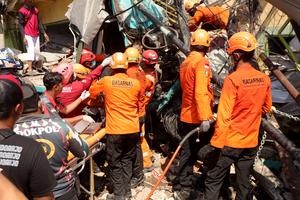 INDONESIA-PASURUAN-CHOQUE MULTIPLE-SECUELAS