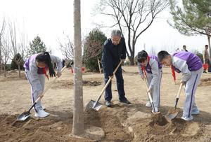 CHINA-BEIJING-LIDERES-PLANTACION DE ARBOLES
