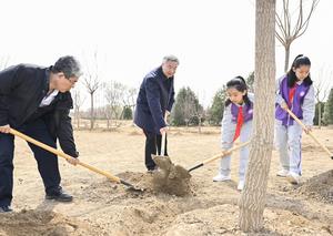 CHINA-BEIJING-LIDERES-PLANTACION DE ARBOLES