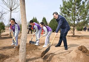 CHINA-BEIJING-LIDERES-PLANTACION DE ARBOLES