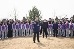 CHINA-BEIJING-LIDERES-PLANTACION DE ARBOLES