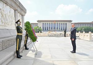 CHINA-BEIJING-PRESIDENTE ESLOVACO-MONUMENTO-TRIBUTO