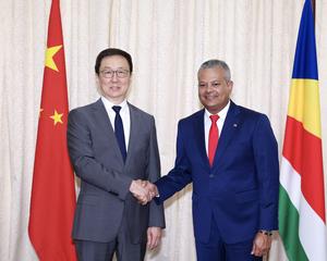 SEYCHELLES-VICTORIA-CHINA-HAN ZHENG-VICEPRESIDENTE-CONVERSACIONES