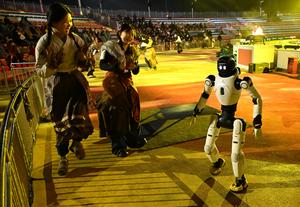 CHINA-SHANDONG-QINGDAO-ESPECTACULO DE ROBOT