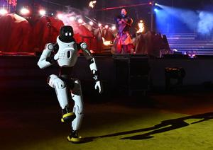 CHINA-SHANDONG-QINGDAO-ESPECTACULO DE ROBOT