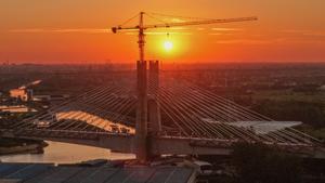 CHINA-JIANGSU-FERROCARRIL DE ALTA VELOCIDAD-RIO ZHANGJIAGANG-PUENTE-CIERRE