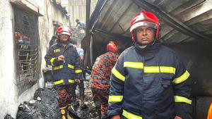 BANGLADESH-DHAKA-FABRICA DE ENCENDEDORES DE GAS-INCENDIO-SECUELAS