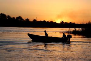 IRAK-BAGDAD-RIO TIGRIS-ATARDECER