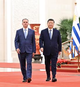 CHINA-BEIJING-XI JINPING-PRESIDENTE URUGUAYO-CONVERSACIONES