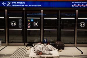 ISRAEL-TEL AVIV-REFUGIO SUBTERRANEO-VIDA COTIDIANA